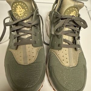 Nike Air Huarache Olive Sneakers